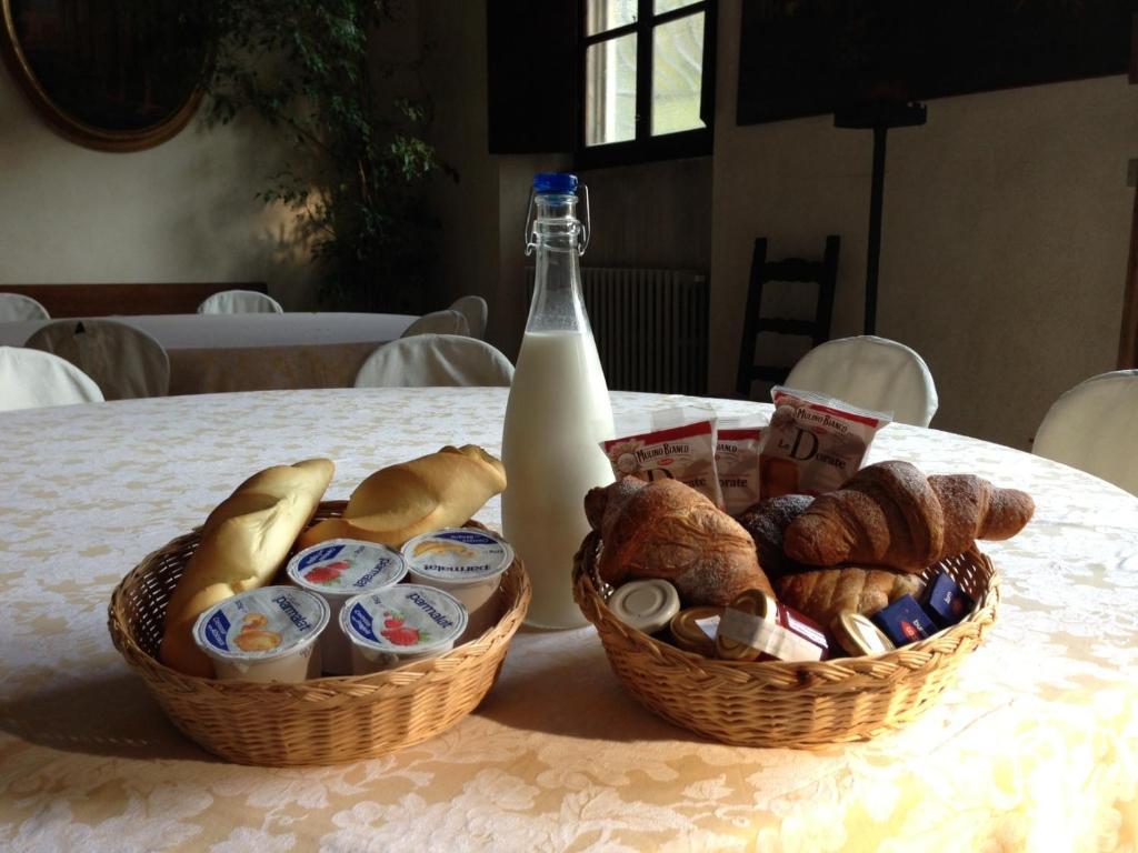 Agriturismo Corte Virgiliana Virgilio Phòng bức ảnh